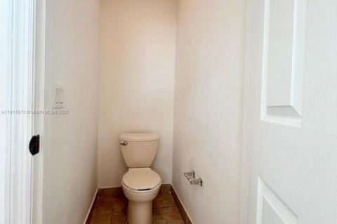 Townhouse in Miami, Florida 4 bedrooms, 153.66 sq.m. № 1972506 - photo 20