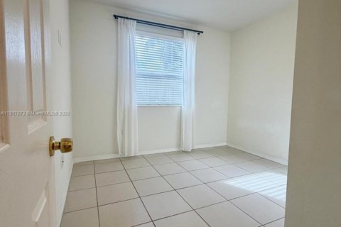 Townhouse in Miami, Florida 4 bedrooms, 153.66 sq.m. № 1972506 - photo 14