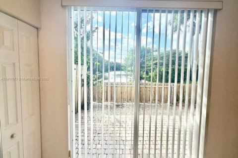 Townhouse in Miami, Florida 4 bedrooms, 153.66 sq.m. № 1972506 - photo 4