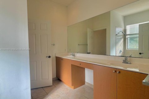 Townhouse in Miami, Florida 4 bedrooms, 153.66 sq.m. № 1972506 - photo 18