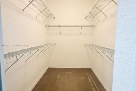 Townhouse in Miami, Florida 4 bedrooms, 153.66 sq.m. № 1972506 - photo 21