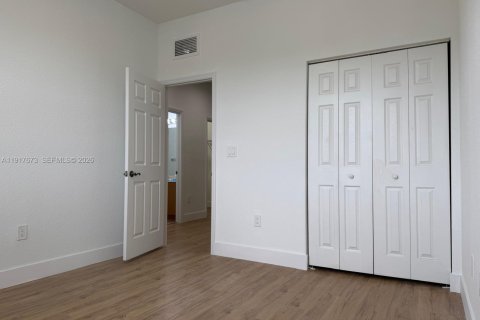 Townhouse in Miami, Florida 4 bedrooms, 153.66 sq.m. № 1972506 - photo 27