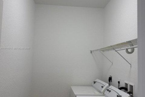 Townhouse in Miami, Florida 4 bedrooms, 153.66 sq.m. № 1972506 - photo 30