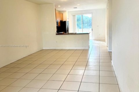 Townhouse in Miami, Florida 4 bedrooms, 153.66 sq.m. № 1972506 - photo 3