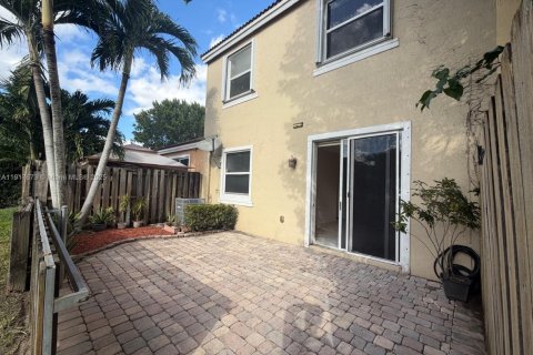 Townhouse in Miami, Florida 4 bedrooms, 153.66 sq.m. № 1972506 - photo 11