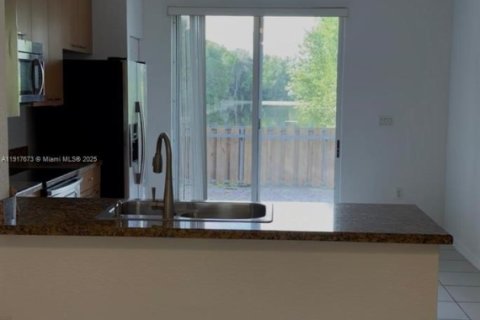 Townhouse in Miami, Florida 4 bedrooms, 153.66 sq.m. № 1972506 - photo 5