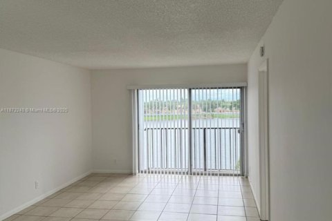 Condominio en alquiler en Miramar, Florida, 2 dormitorios, 77.29 m2 № 1897992 - foto 7