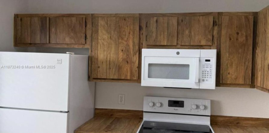 Condominio en Miramar, Florida, 2 dormitorios  № 1897992