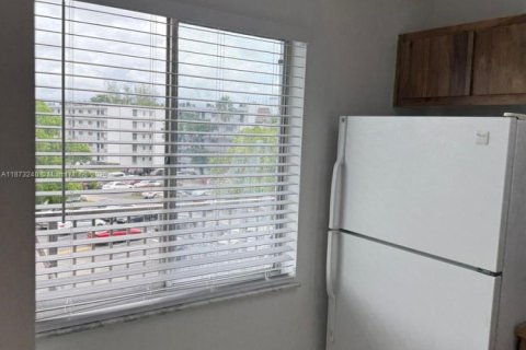 Condominio en alquiler en Miramar, Florida, 2 dormitorios, 77.29 m2 № 1897992 - foto 3