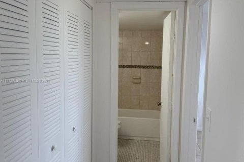 Condominio en alquiler en Miramar, Florida, 2 dormitorios, 77.29 m2 № 1897992 - foto 5