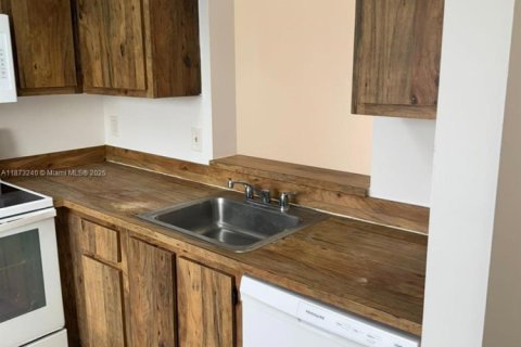 Condominio en alquiler en Miramar, Florida, 2 dormitorios, 77.29 m2 № 1897992 - foto 2