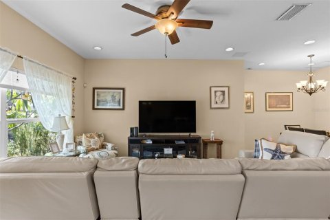 House in Ruskin, Florida 3 bedrooms, 142.14 sq.m. № 2225595 - photo 10