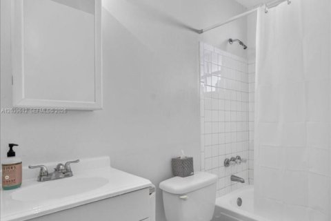Купить виллу или дом в Хомстед, Флорида 4 спальни, 116.5м2, № 2089458 - фото 13
