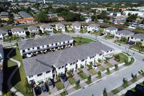 Adosado en Homestead, Florida 4 dormitorios № 2009743