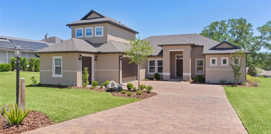 Villa ou maison à Lady Lake, Floride 4 chambres, 256.5 m2 № 2229870