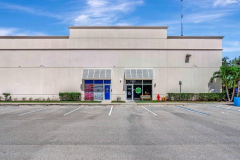 Commercial property in Port St. Lucie, Florida № 2081731