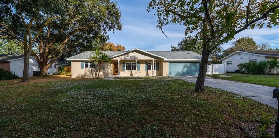 House in Lakeland, Florida 3 bedrooms, 160.91 sq.m. № 2101467