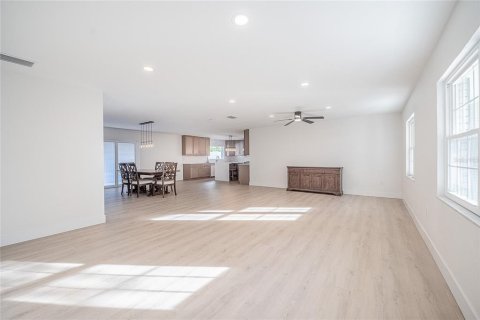 House in Lakeland, Florida 3 bedrooms, 160.91 sq.m. № 2101467 - photo 6