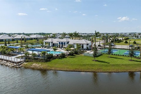 House in Lakewood Ranch, Florida 2 bedrooms, 155.24 sq.m. № 1869713 - photo 25