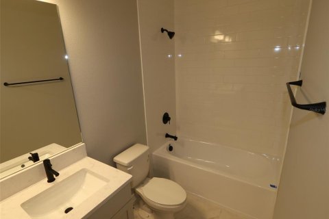 House in Lakewood Ranch, Florida 2 bedrooms, 155.24 sq.m. № 1869713 - photo 6