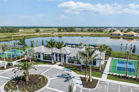 House in Lakewood Ranch, Florida 2 bedrooms, 155.24 sq.m. № 1869713 - photo 24
