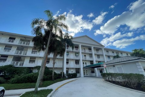Condominio en alquiler en West Palm Beach, Florida, 2 dormitorios, 133.97 m2 № 1159746 - foto 1