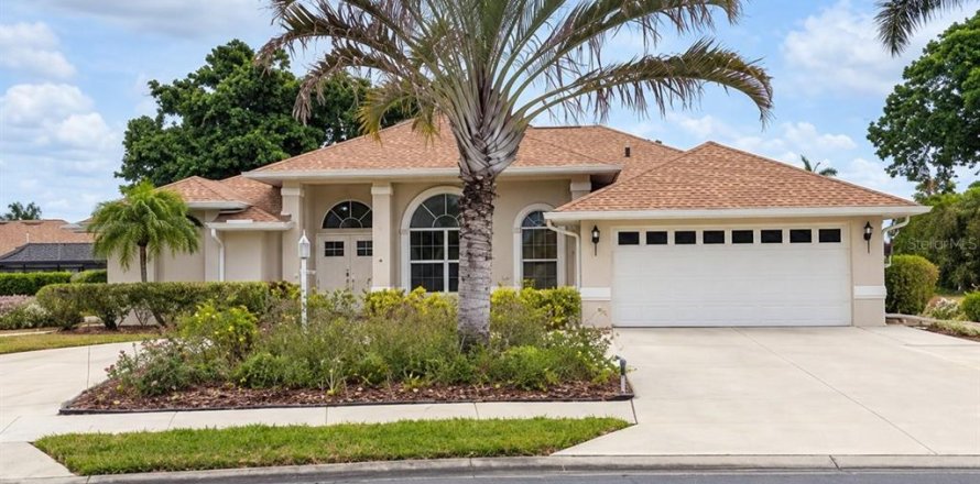 House in Venice, Florida 3 bedrooms, 176.7 sq.m. № 2413965