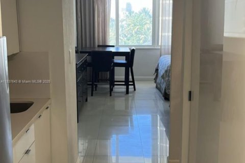 Condominio en venta en Sunny Isles Beach, Florida, 38.09 m2 № 1935812 - foto 9