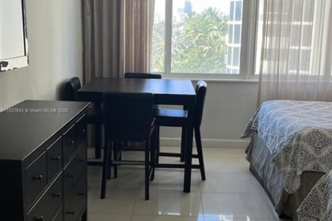 Condo in Sunny Isles Beach, Florida  № 1935812 - photo 13