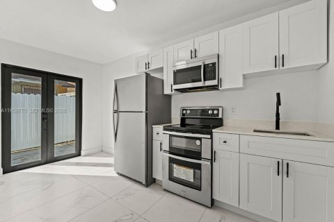 Дом в Майами, Флорида 2 спальни, 171.22м2 № 2019987