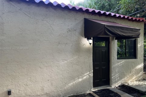 Commercial property in Coral Gables, Florida 1 bedroom, 44.96 sq.m. № 2000154