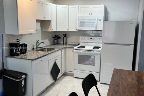 Villa ou maison à louer à Hollywood, Floride: 2 chambres, 222.97 m2 № 1850904 - photo 2