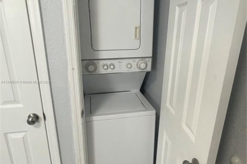 Villa ou maison à louer à Hollywood, Floride: 2 chambres, 222.97 m2 № 1850904 - photo 7