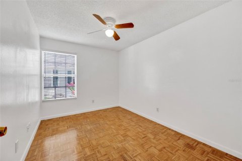 Townhouse in Tampa, Florida 3 bedrooms, 123.56 sq.m. № 2211544 - photo 28