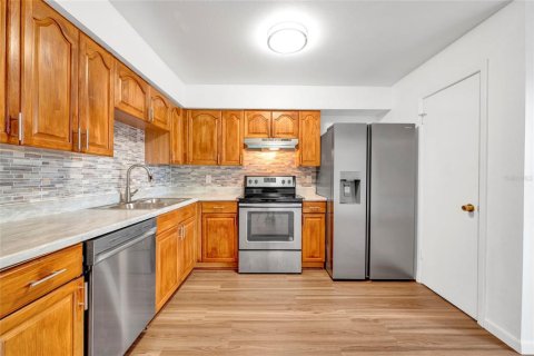 Townhouse in Tampa, Florida 3 bedrooms, 123.56 sq.m. № 2211544 - photo 11