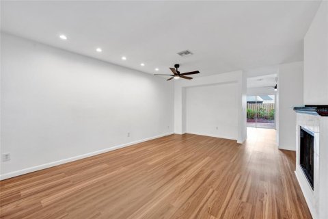 Townhouse in Tampa, Florida 3 bedrooms, 123.56 sq.m. № 2211544 - photo 9