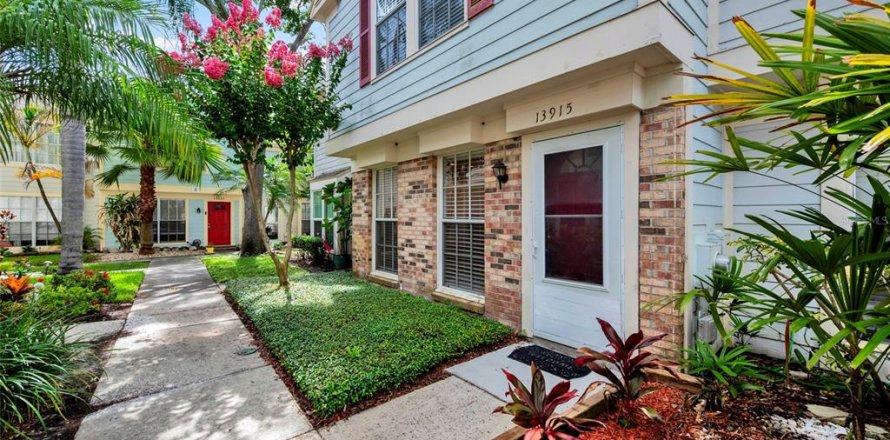 Townhouse in Tampa, Florida 3 bedrooms, 123.56 sq.m. № 2211544