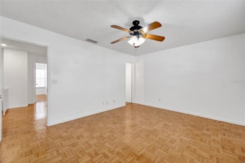 Townhouse in Tampa, Florida 3 bedrooms, 123.56 sq.m. № 2211544 - photo 22