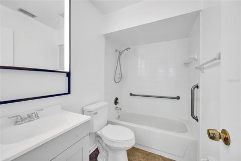 Townhouse in Tampa, Florida 3 bedrooms, 123.56 sq.m. № 2211544 - photo 27