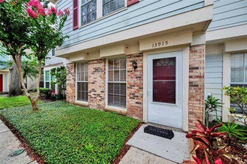 Townhouse in Tampa, Florida 3 bedrooms, 123.56 sq.m. № 2211544 - photo 2