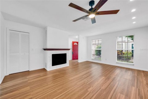 Townhouse in Tampa, Florida 3 bedrooms, 123.56 sq.m. № 2211544 - photo 4
