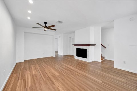 Townhouse in Tampa, Florida 3 bedrooms, 123.56 sq.m. № 2211544 - photo 8