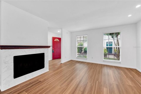 Townhouse in Tampa, Florida 3 bedrooms, 123.56 sq.m. № 2211544 - photo 3