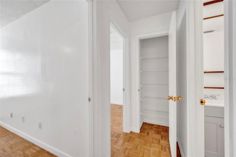 Townhouse in Tampa, Florida 3 bedrooms, 123.56 sq.m. № 2211544 - photo 30