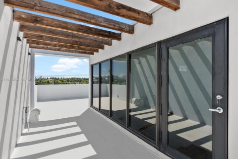 Townhouse in Miami Beach, Florida 3 bedrooms, 148.64 sq.m. № 2041892 - photo 10