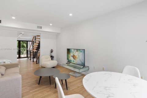 Townhouse in Miami Beach, Florida 3 bedrooms, 148.64 sq.m. № 2041892 - photo 20