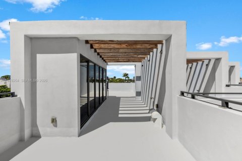 Townhouse in Miami Beach, Florida 3 bedrooms, 148.64 sq.m. № 2041892 - photo 9