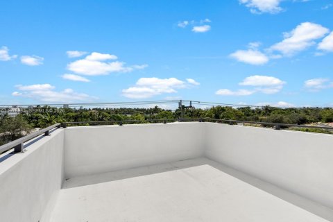 Townhouse in Miami Beach, Florida 3 bedrooms, 148.64 sq.m. № 2041892 - photo 8