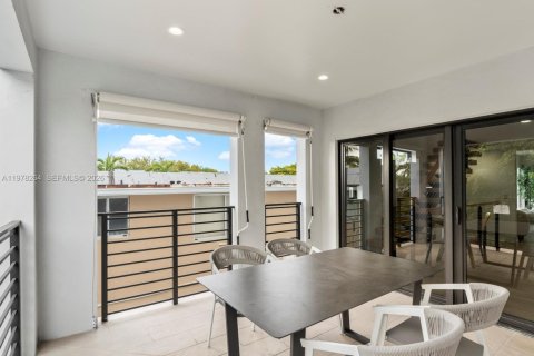 Townhouse in Miami Beach, Florida 3 bedrooms, 148.64 sq.m. № 2041892 - photo 4