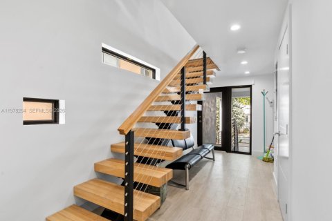 Townhouse in Miami Beach, Florida 3 bedrooms, 148.64 sq.m. № 2041892 - photo 13